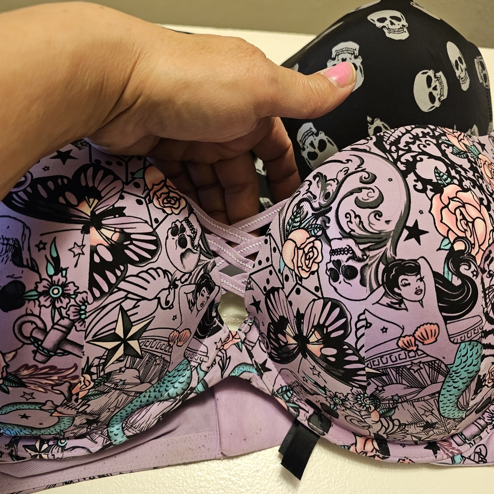 Torrid 4 bra bundle. 4 bras 42C...excellent condition.